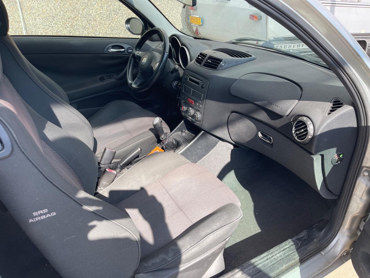 Alfa Romeo 147 1.6i benzina T- Spark neopatentati