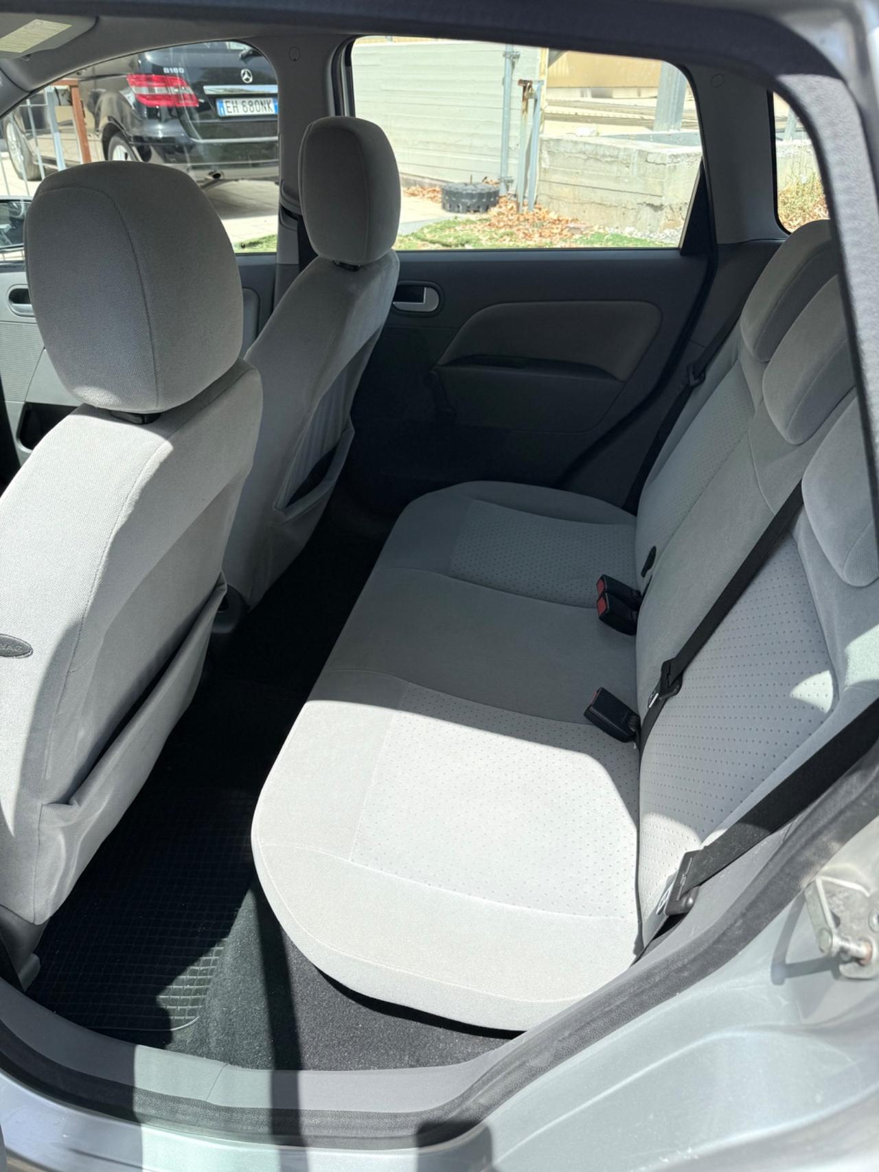Ford Fiesta 1.4. Ghia CAMBIO AUTOMATICO