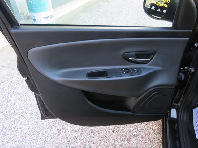 LANCIA Ypsilon 0.9 TwinAir Metano Ecochic Silver