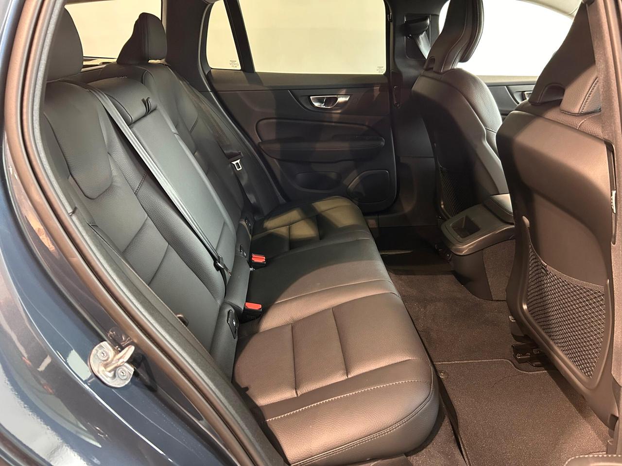 Volvo V60 B4 aut. Plus Dark *ANCHE AUTOCARRO*