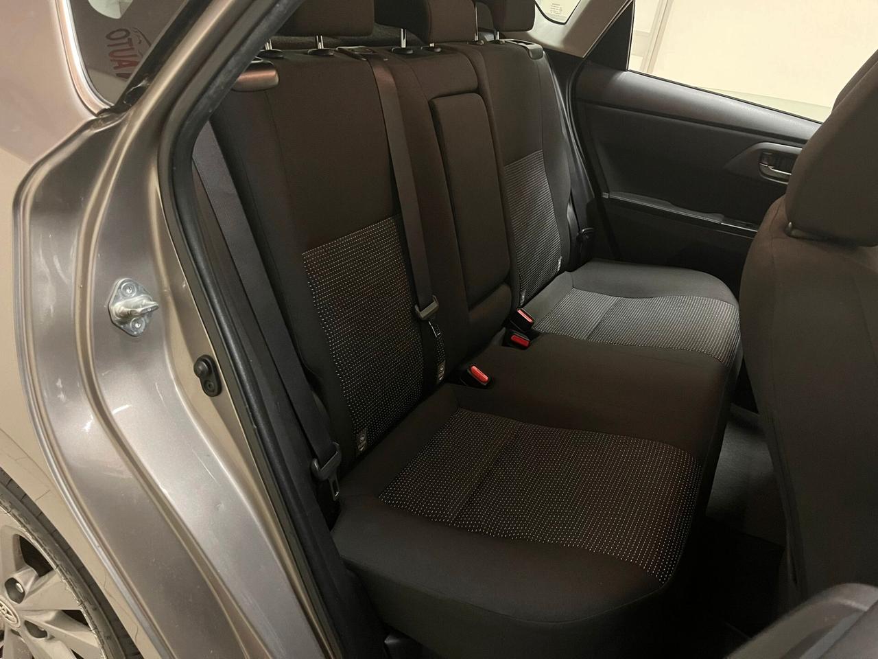 Toyota Auris 1.8 Hybrid Lounge