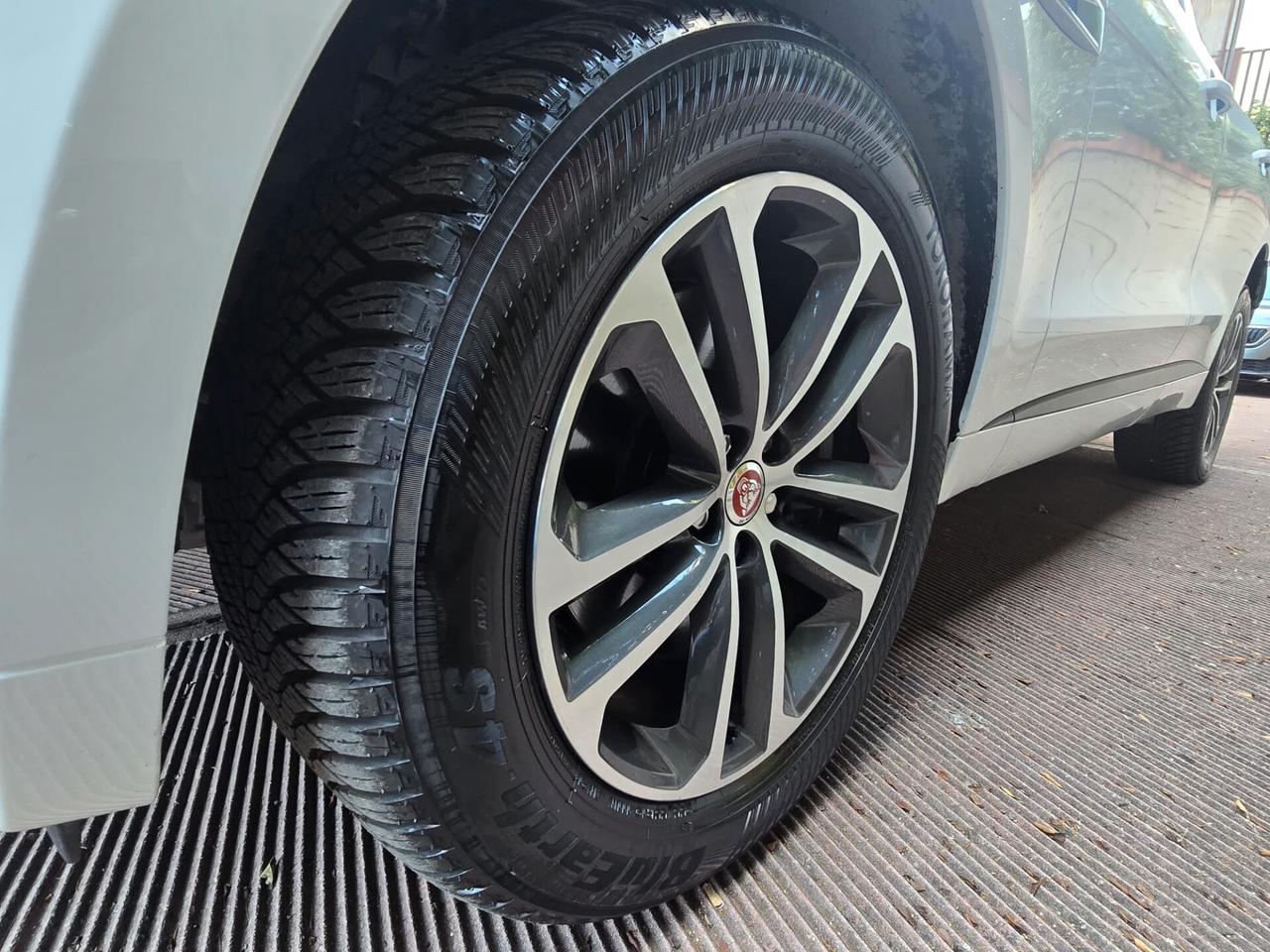 Jaguar F-Pace 3.0 D V6 300 CV AWD aut. R-Sport