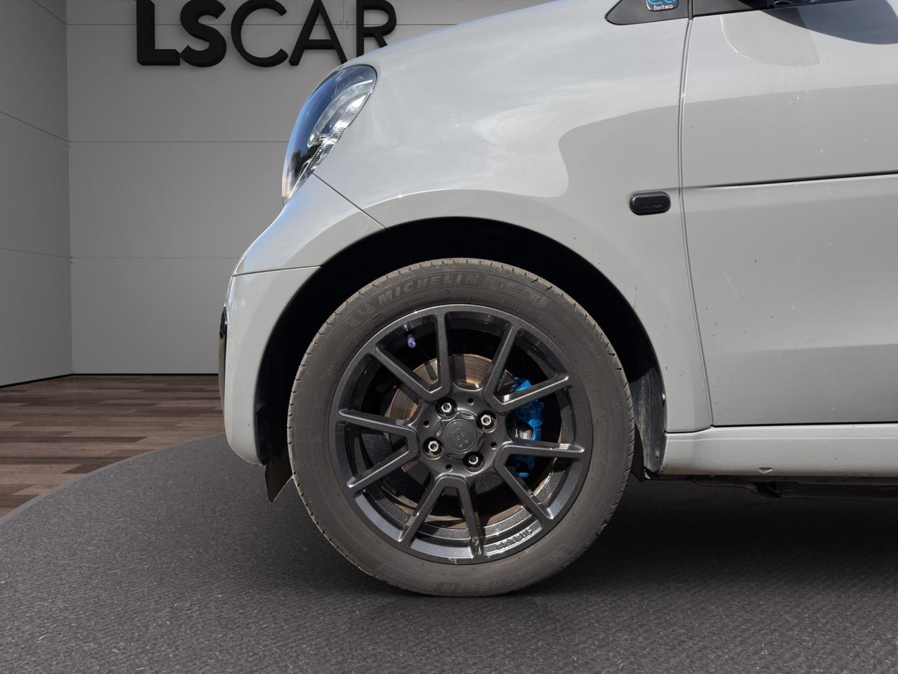 smart forTwo EQ Racing Grey 22kW - Vettura italiana - Promo Finanziamento