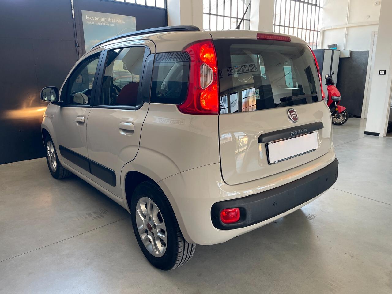 Fiat Panda 1.2 Lounge 5 Posti – Benzina – 16.763 Km – Garanzia 12 Mesi