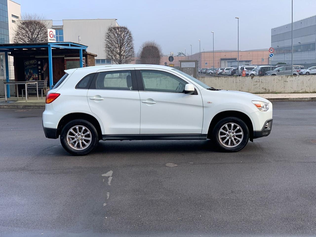 Mitsubishi Outlander 2.2 DI-D TC-SST Intense DPF