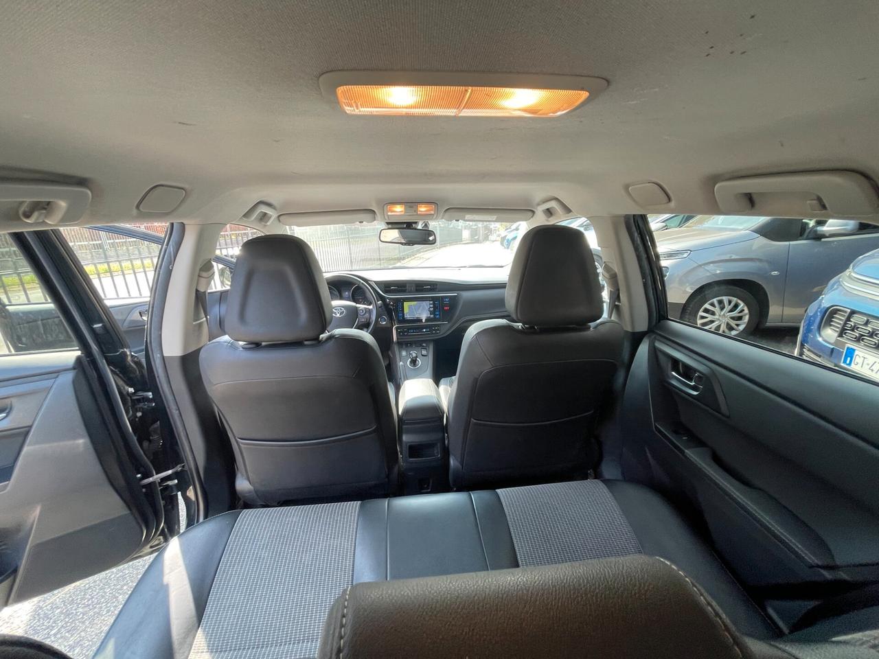 Toyota Auris Touring Sports 1.8 Hybrid Lounge