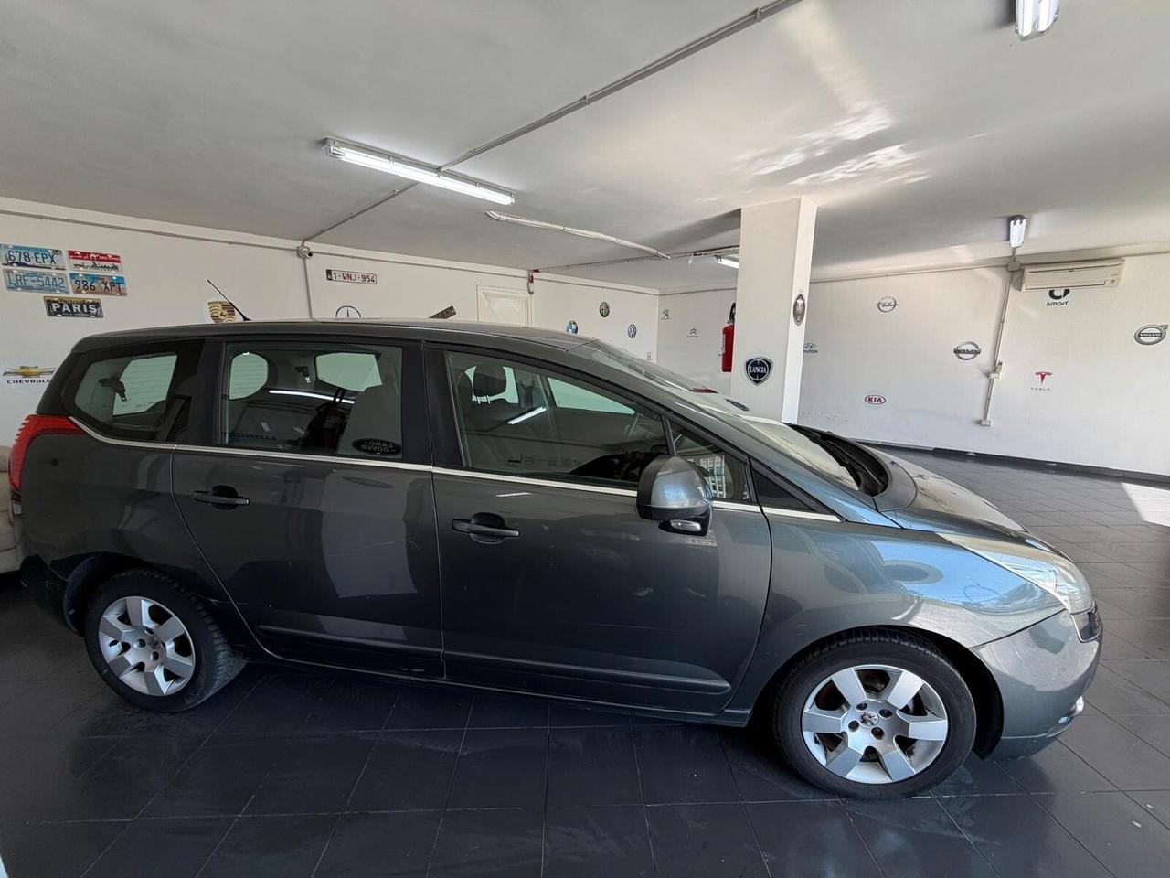 Peugeot 5008 1.6 HDi 115CV Business