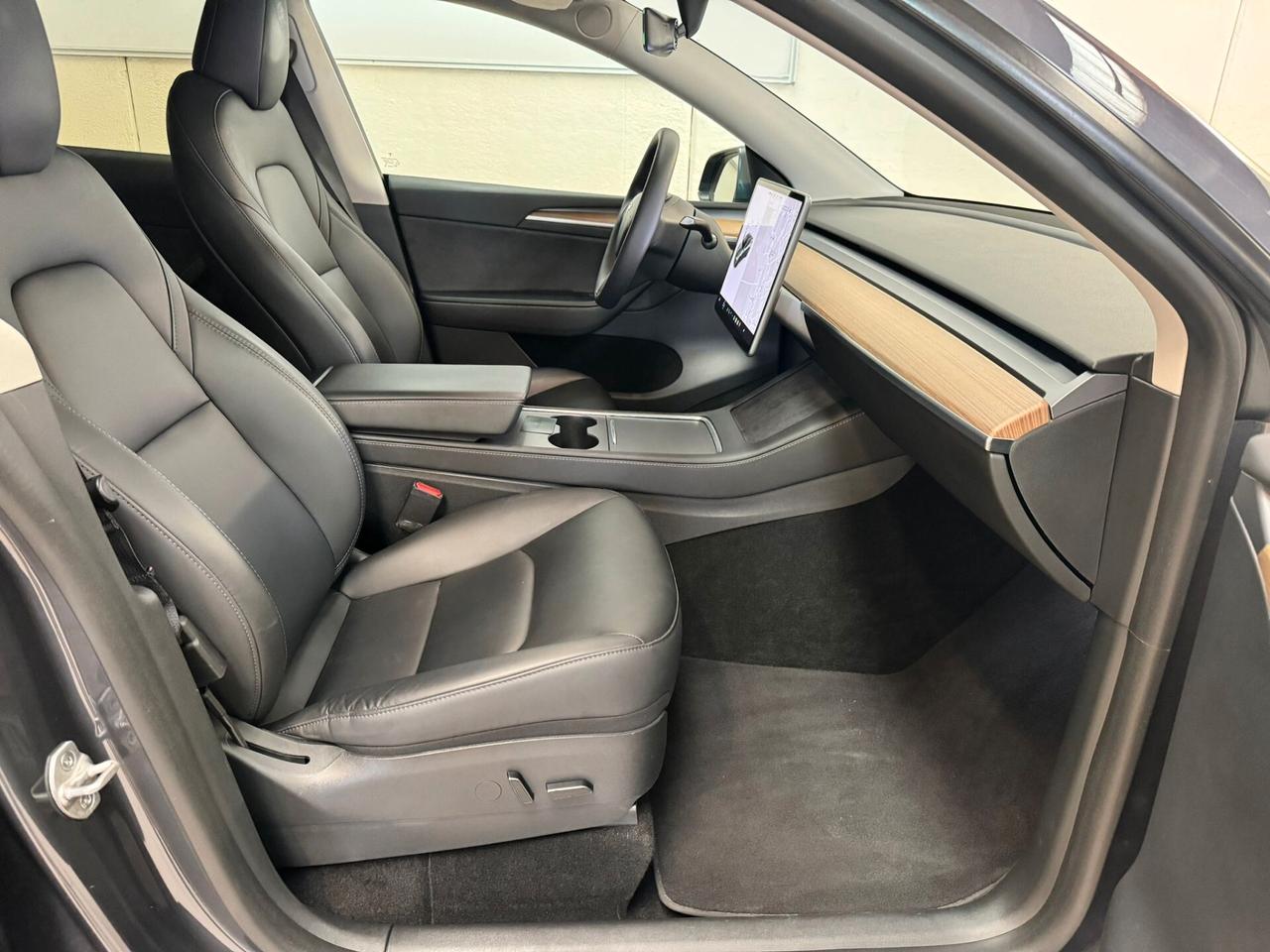 Tesla Model Y Single Motor-ANCHE SUBENTRO LEASING-LEGGI SOTTO