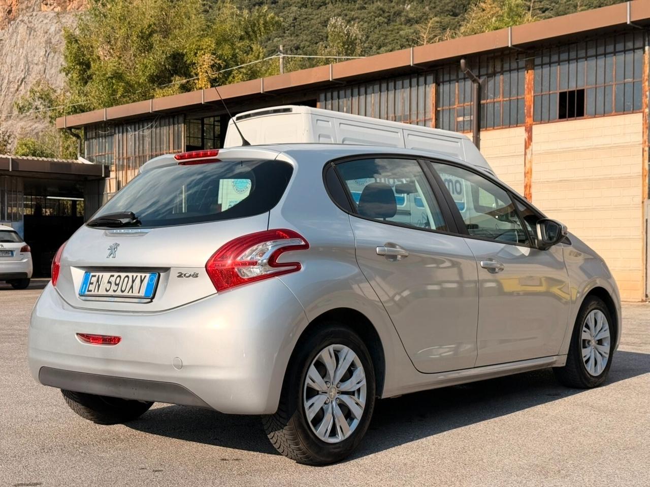 Peugeot 208 1.4 HDi 68 CV 5 porte Allure
