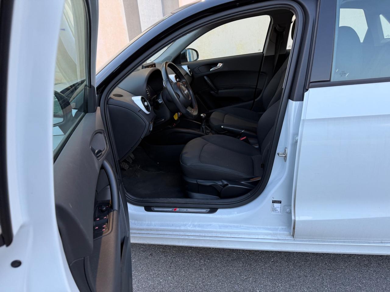 Audi A1 1.2 TFSI S line edition