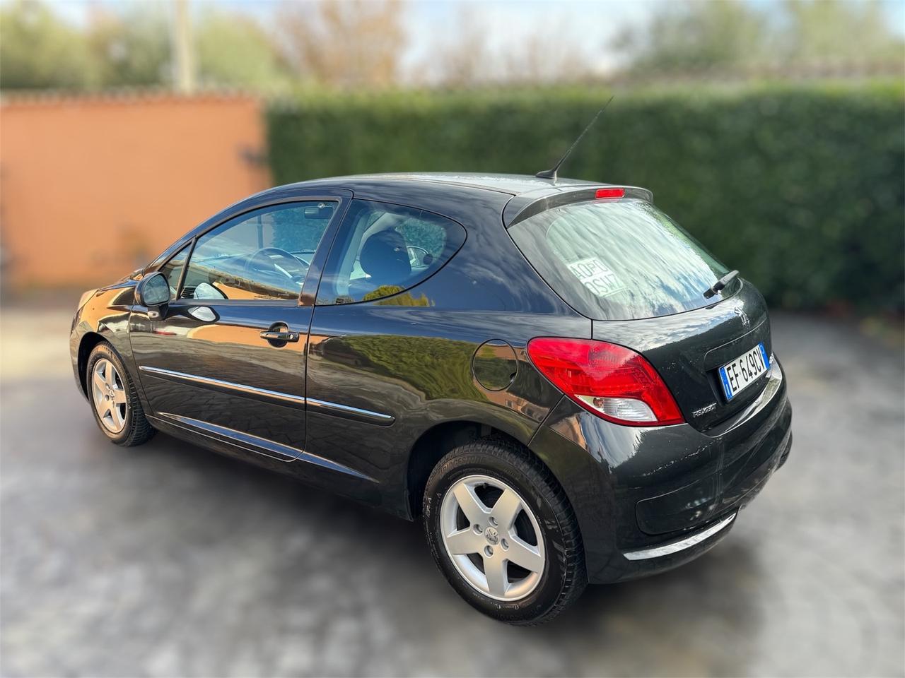 PEUGEOT 207 1.4 benzina - POCHI KM - 2010