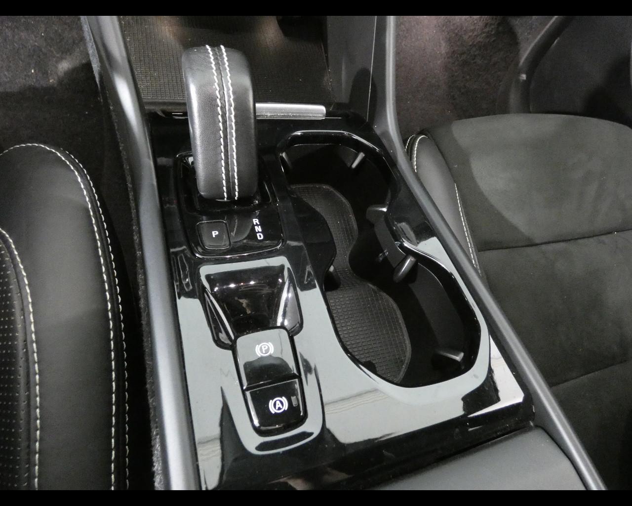 VOLVO XC40 (2017-->) - XC40 T4 Geartronic R-design