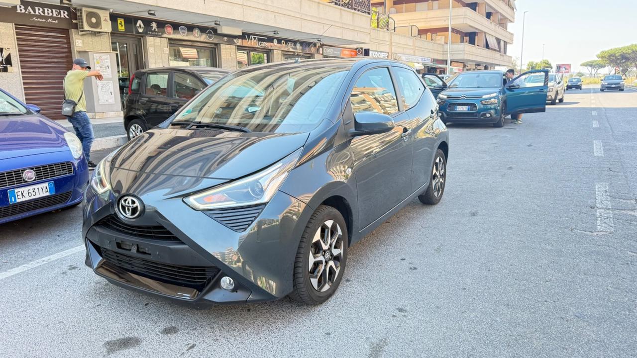 Toyota Aygo 1.0 VVT-i 72 CV 5 porte x-play LED NAVI CAR PLAY KAMER PDC BLUETOOTH CERCHI 16
