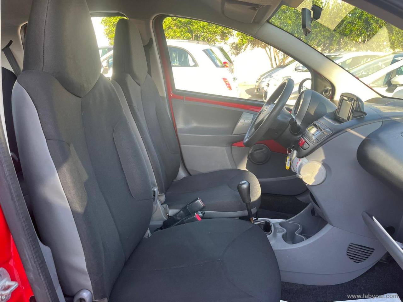 TOYOTA Aygo 1.0 VVT-i 5p. Sol Connect PER NEOPATENTATI
