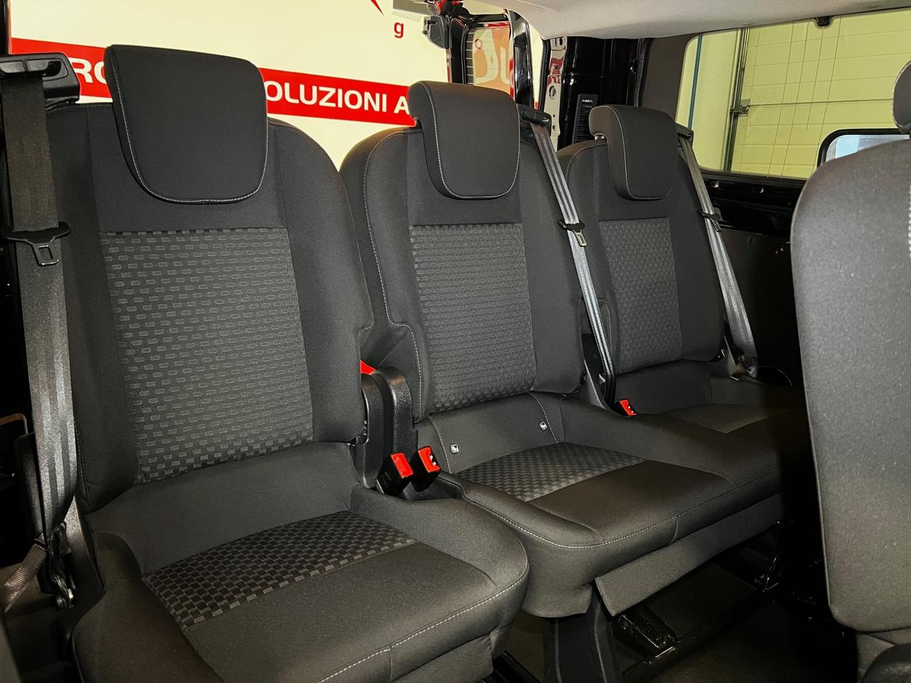 Ford Transit Custom 320 2.0 EcoBlue Hybrid 130 PC Combi Trend