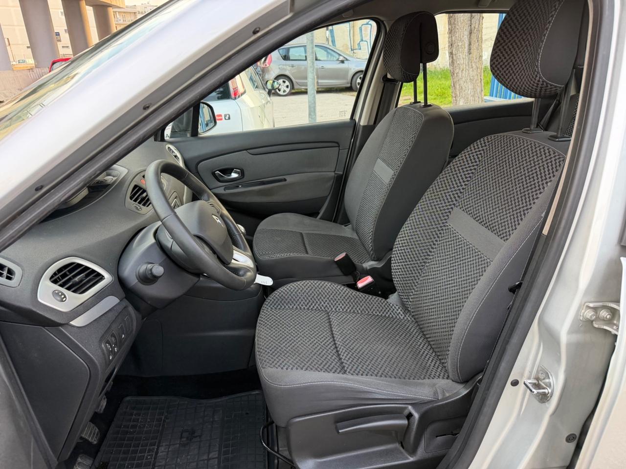 Renault Scenic 1.5 dci 110 cavalli 2011