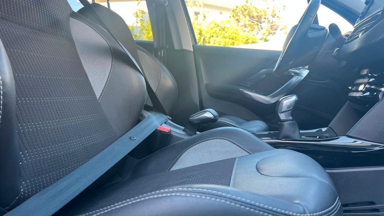 Peugeot 2008 BlueHDi 100 Allure Navi+Retrocamera