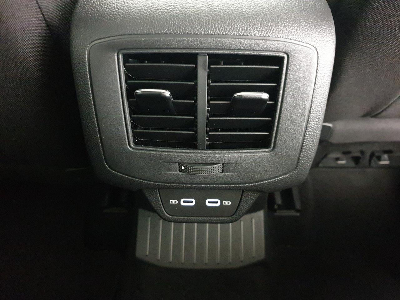 Volkswagen T-Roc 1.5 tsi sport dsg