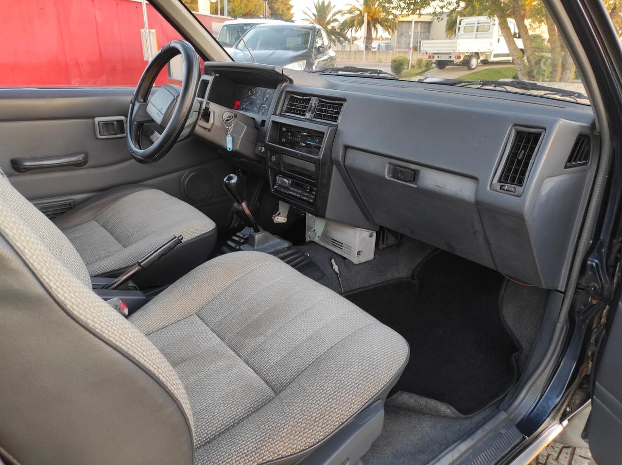 Nissan King Cab 2.5 Diesel - 4x4 GANCIO TRAINO