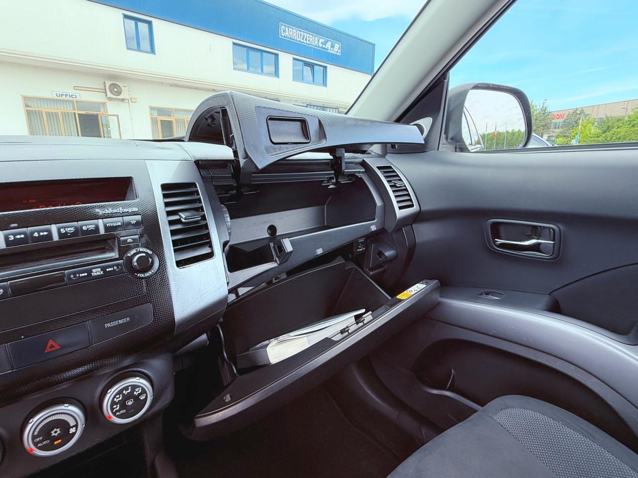 Mitsubishi Outlander 2.4 Benz/Gpl MIVEC Instyle 7 p.ti