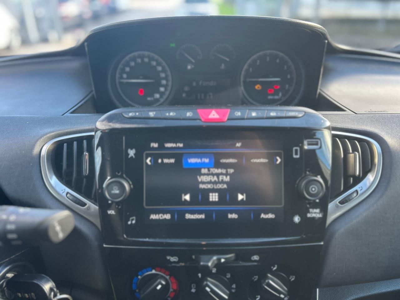 Lancia Ypsilon 0.9 t.air Gold metano 70cv