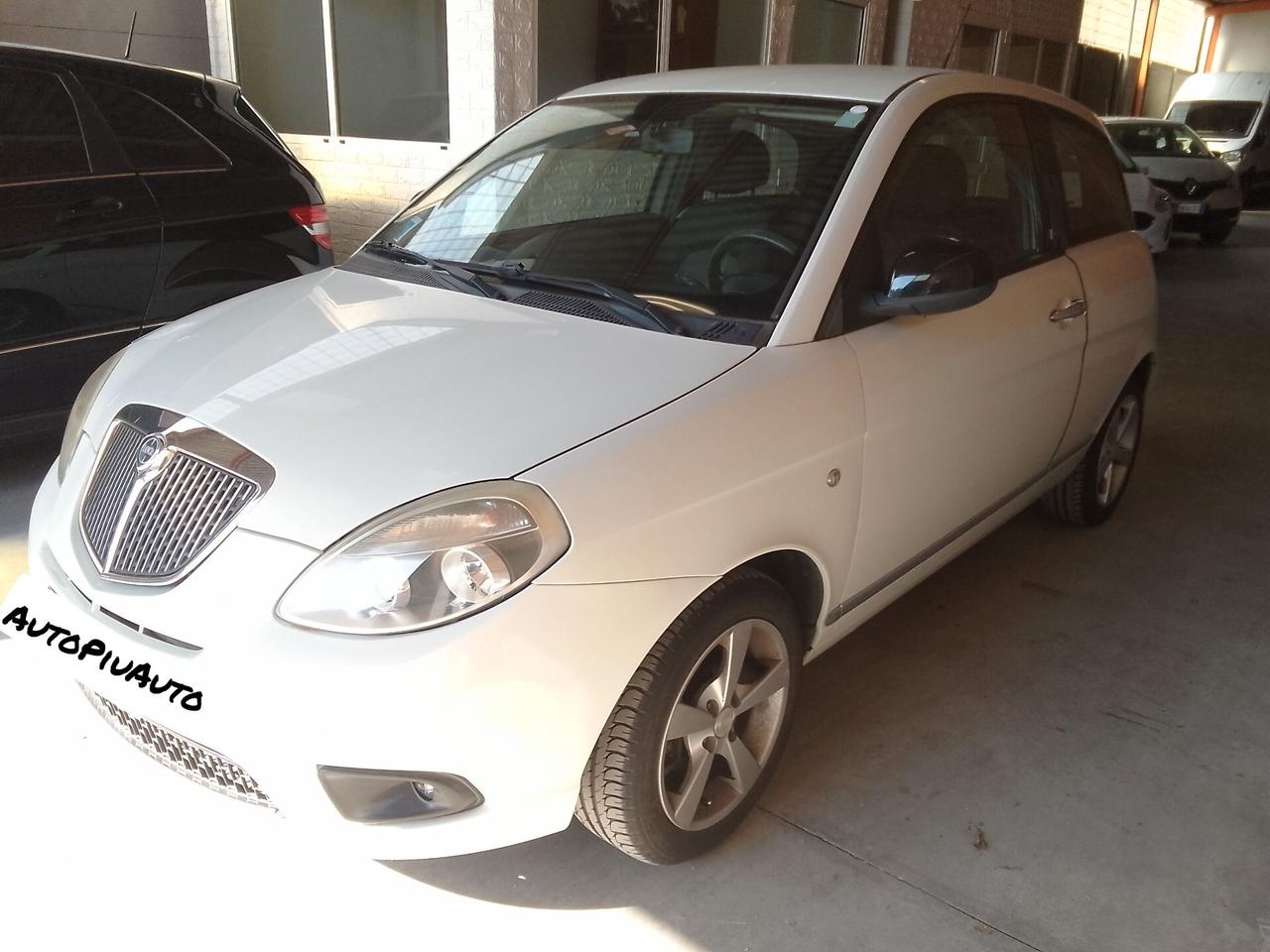 Lancia Ypsilon 1.2 69 CV Unyca OK NEO