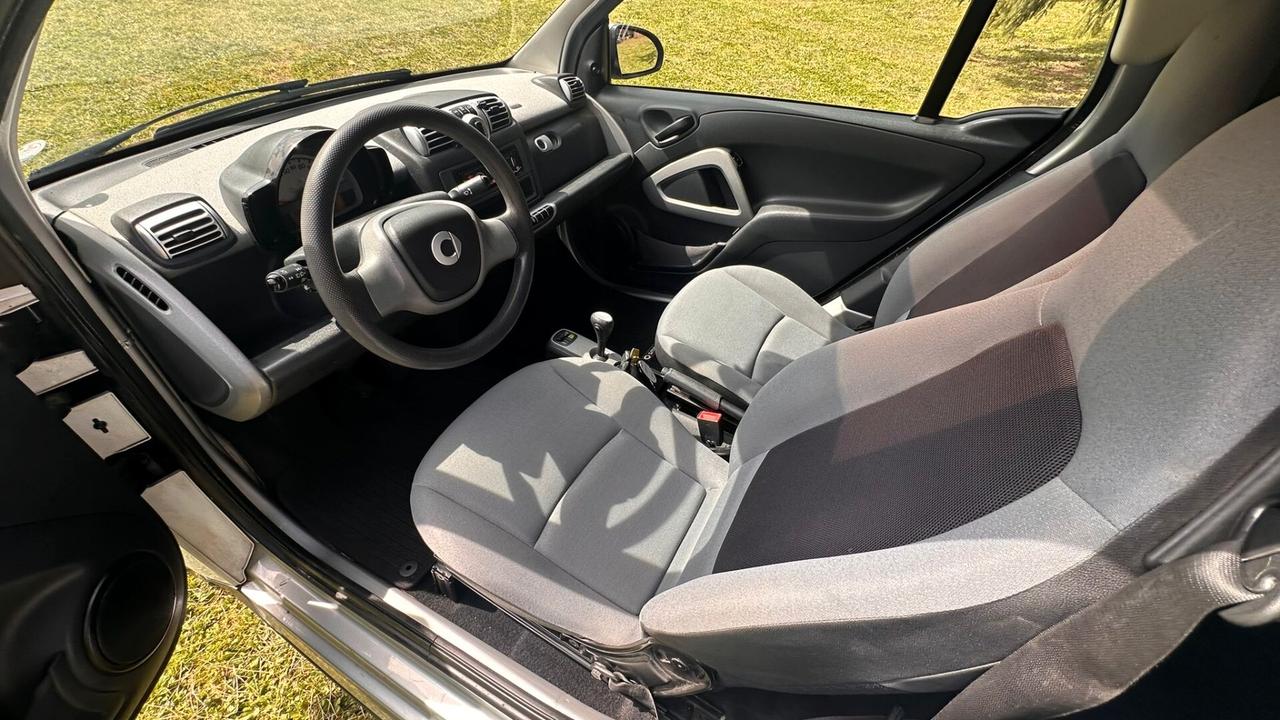 Smart ForTwo 1000 45 kW MHD coupé pure 2011 LEGGI TESTO