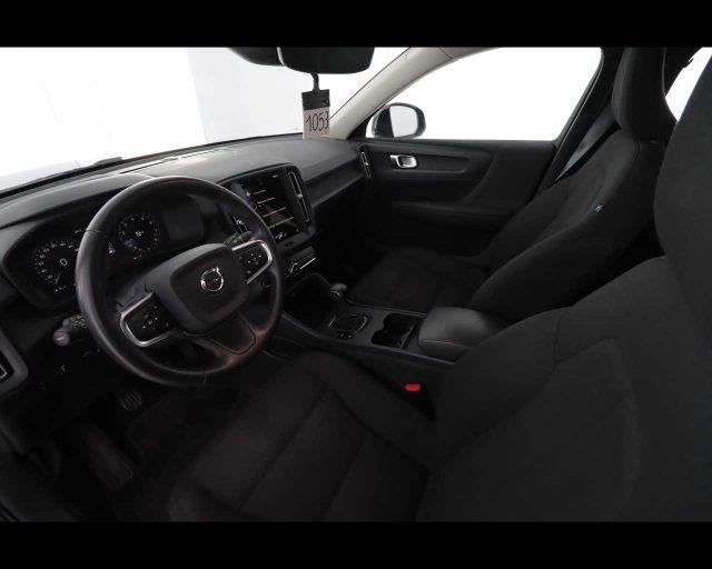 VOLVO XC40 T2 Momentum Core