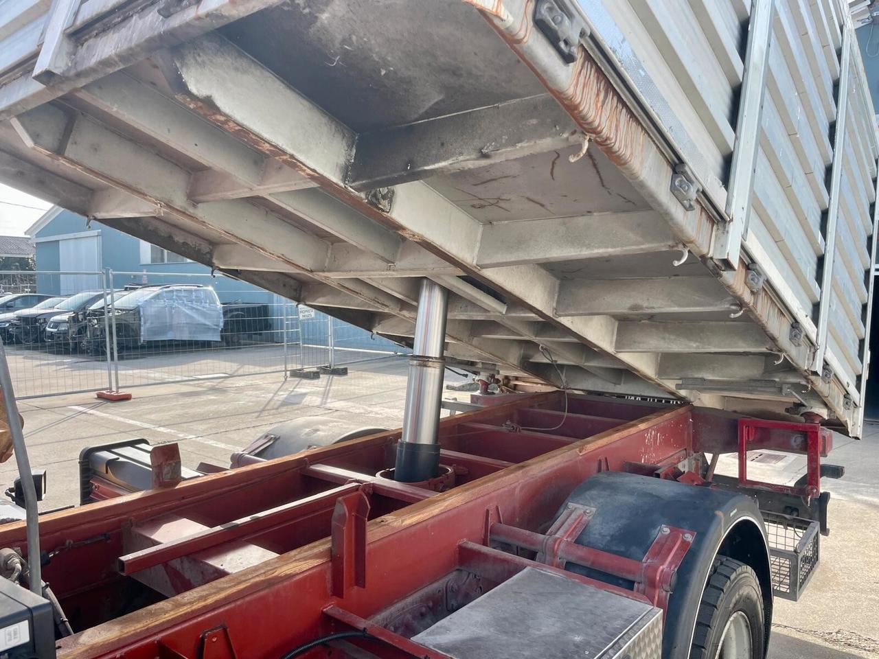 Iveco 100E18 - RIBALTABILE POSTERIORE CON GRU CARICATRICE FASSI F80 A.23