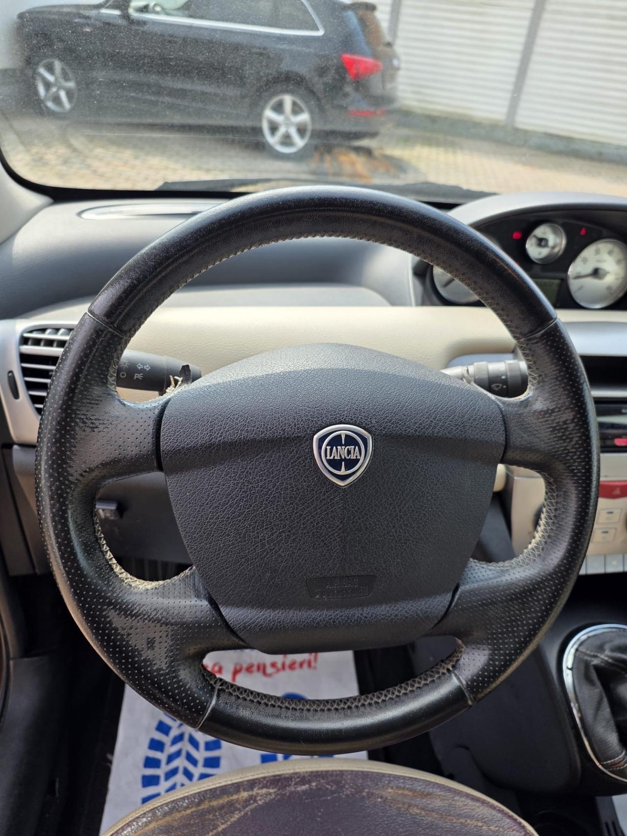 Lancia Ypsilon 1.4 Oro Ecochic GPL