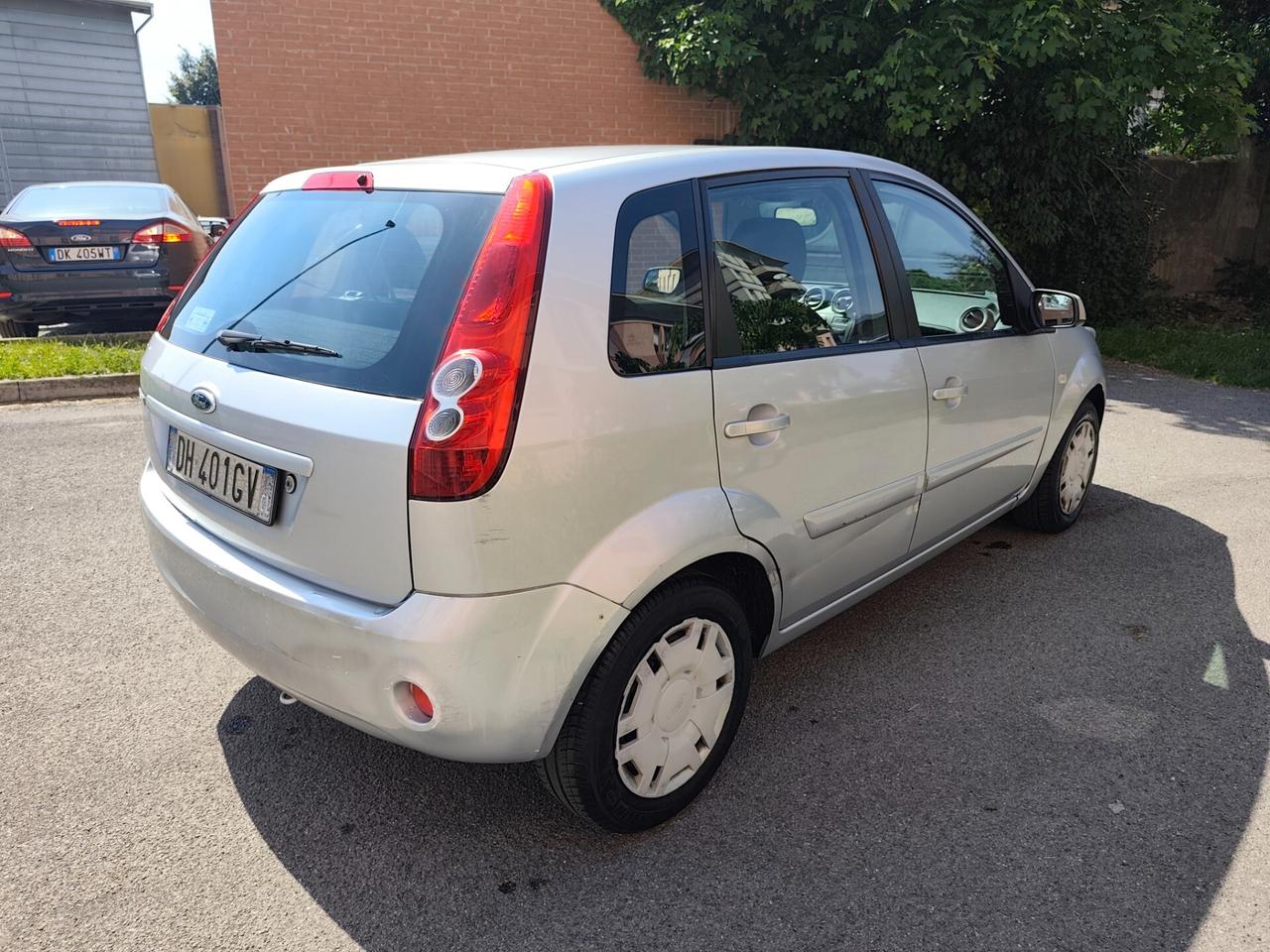 Ford Fiesta 1.2 Benz 5 porte lavori certificati
