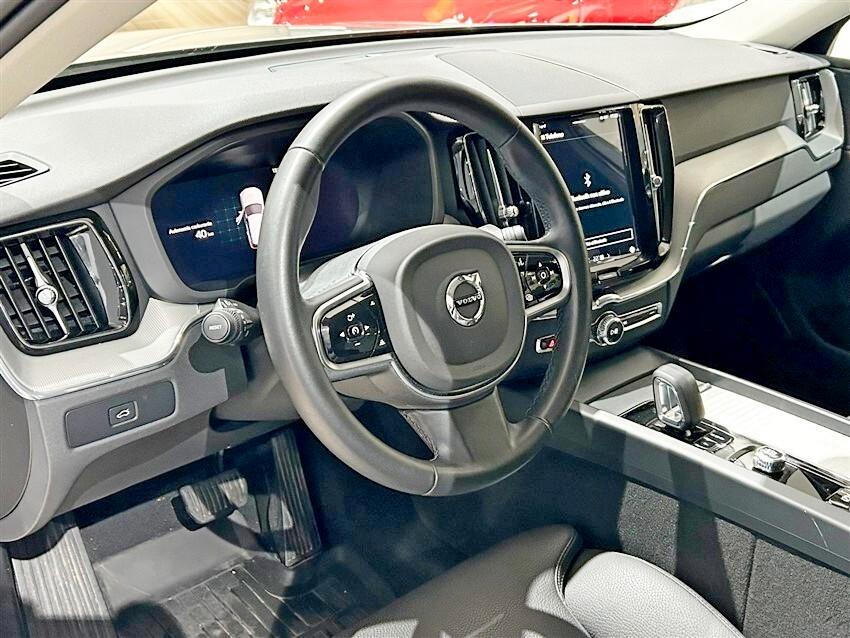 Volvo XC 60 XC60 B4 (d) automatico Plus Dark