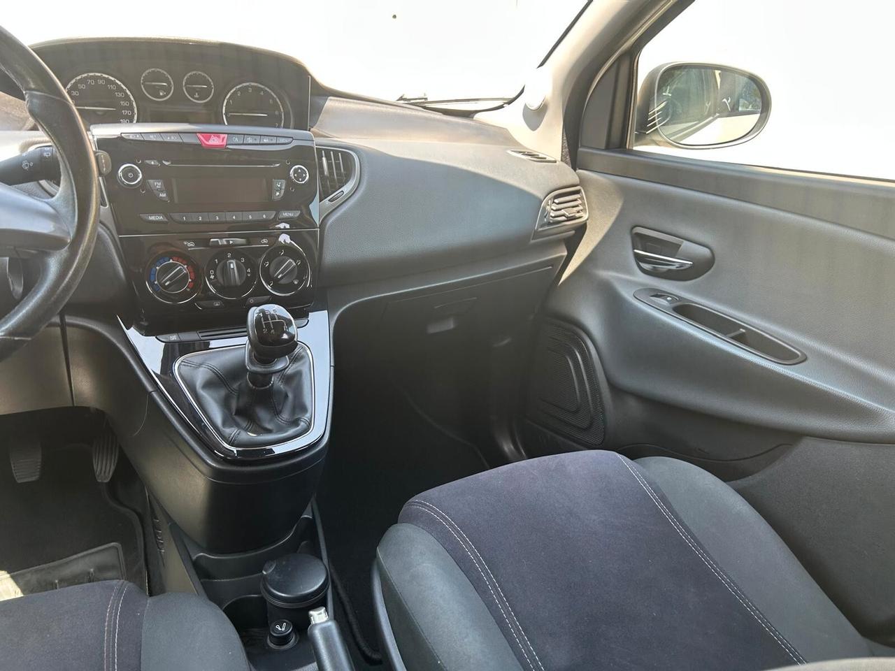 Lancia Ypsilon 1.2 69 CV 5 porte S&S Gold