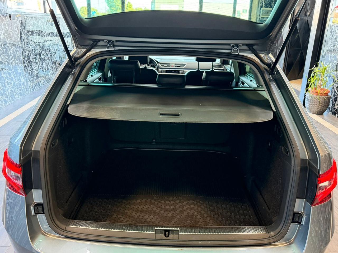 Skoda Superb 2.0 TDI DSG Wagon Ambition
