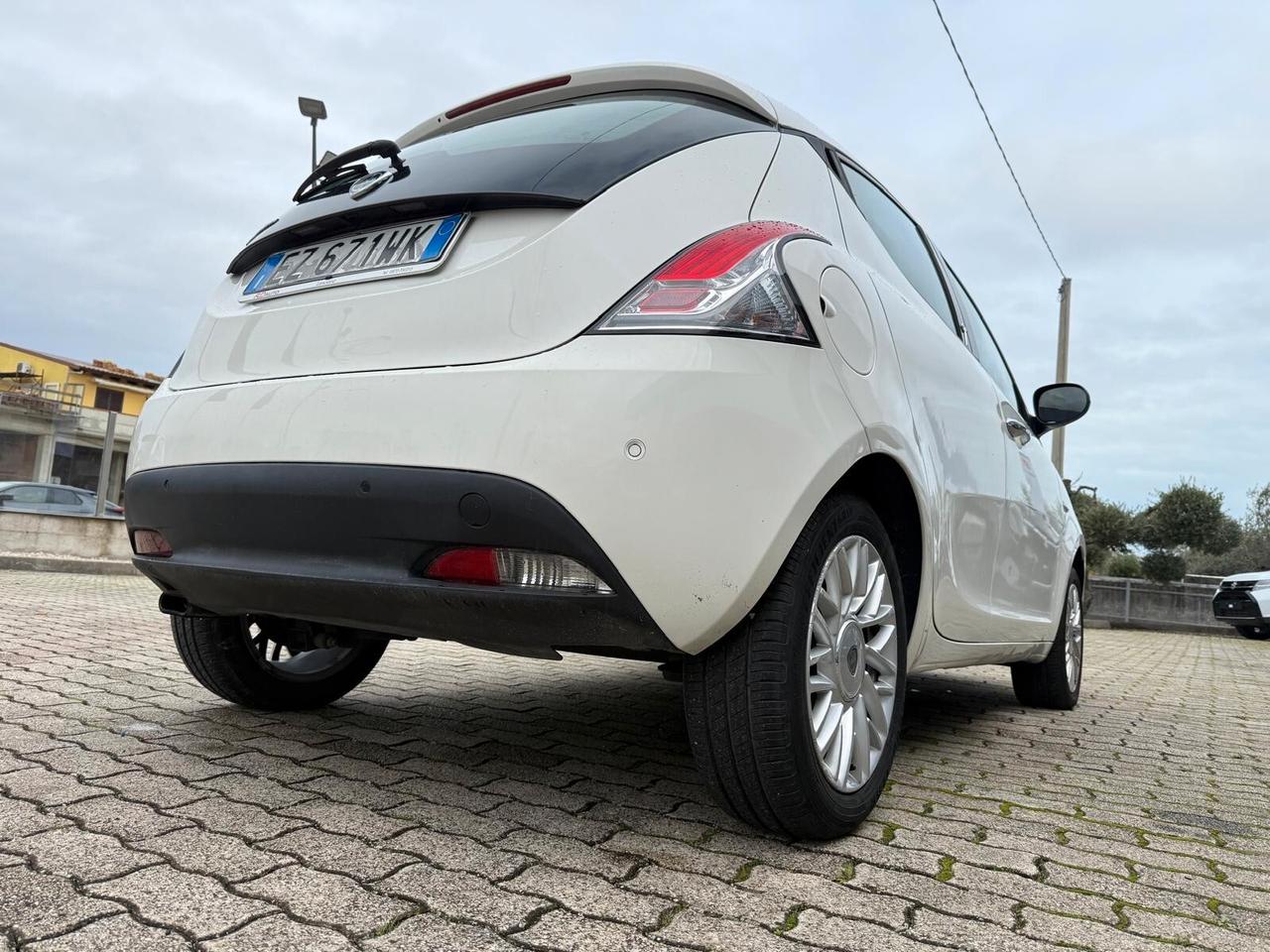 Lancia Ypsilon 1.2 69 CV 5 porte Gold