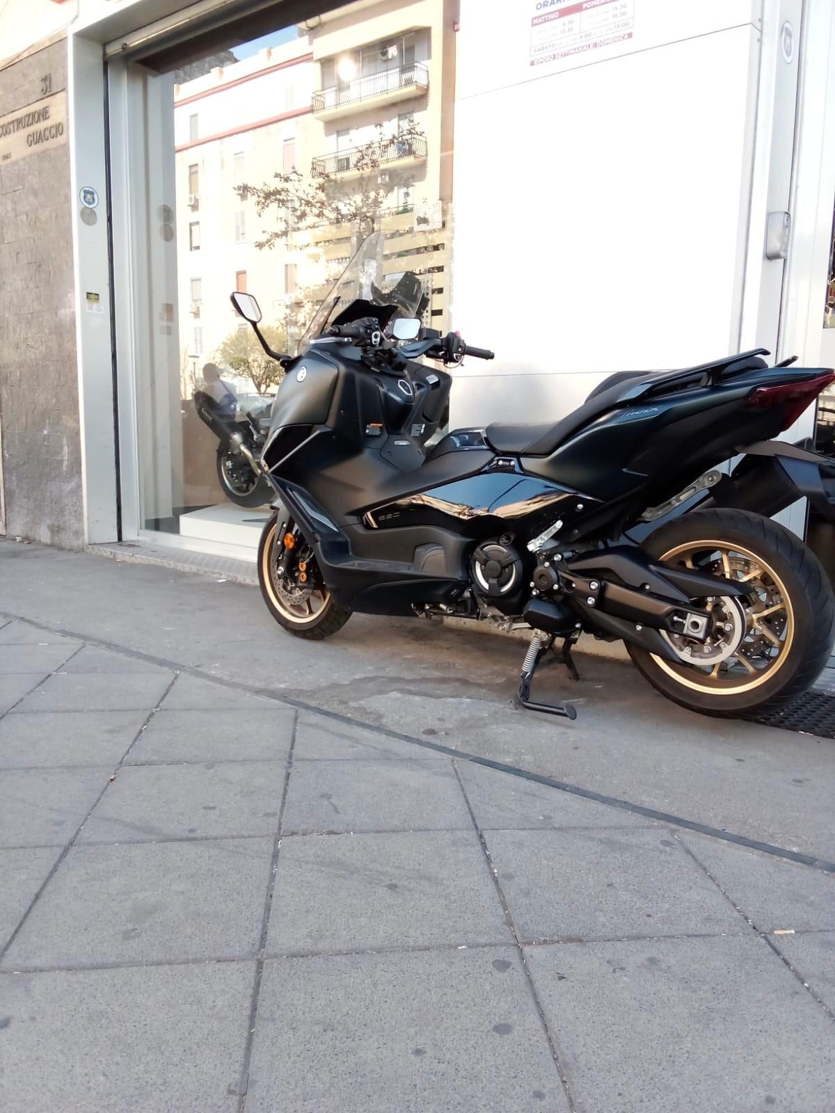 Yamaha TMAX 560 TECH