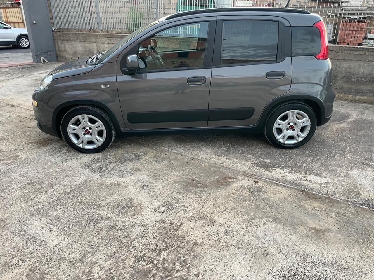 Fiat Panda 1.0 FireFly S&S Hybrid Garmin