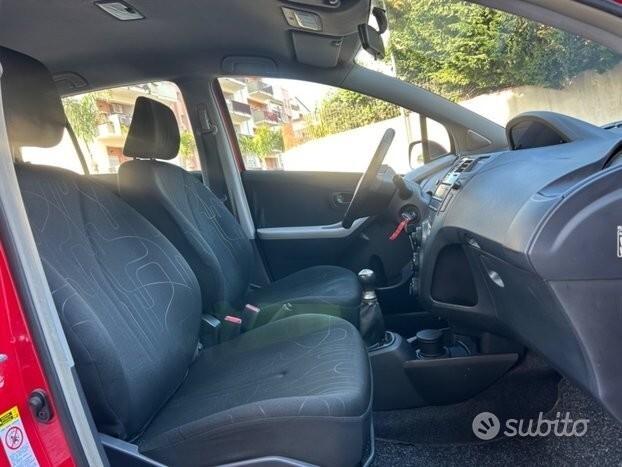 Toyota Yaris 1.0 5 ideale per neo patentati