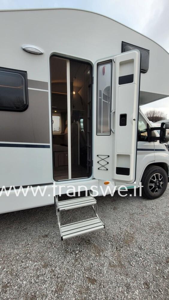 Carado A464 PRO Mansardato con ampio garage in coda