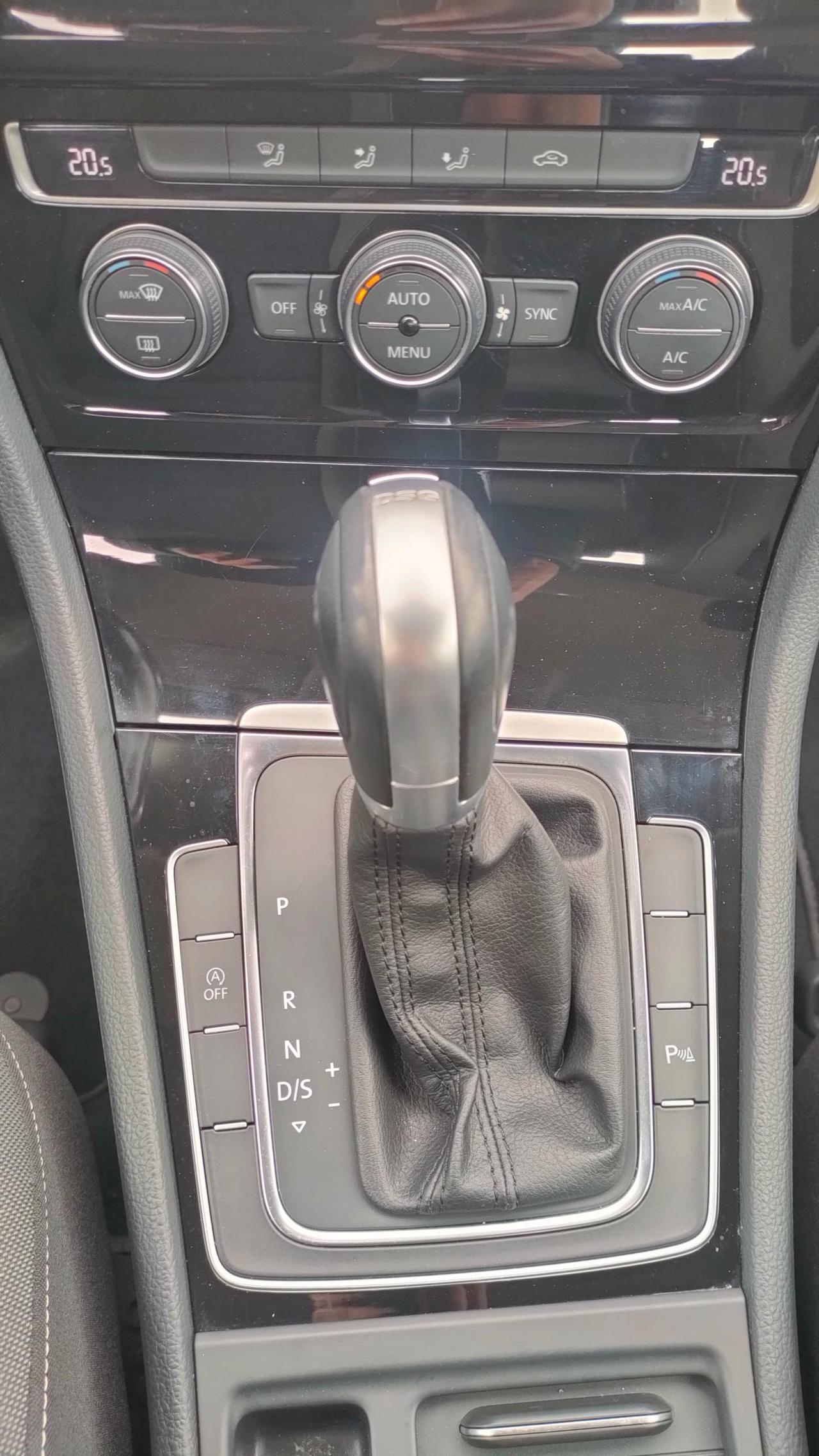 Volkswagen Golf 5 Porte Golf 5p 1.6 tdi Highline Executive (business) 110cv dsg