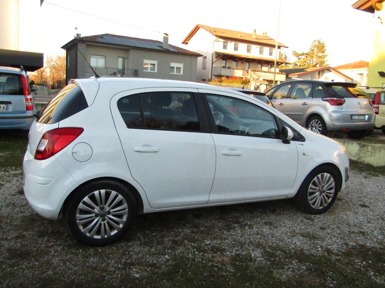 Opel Corsa 1.2 bz 16V 5 p. frizione nuova