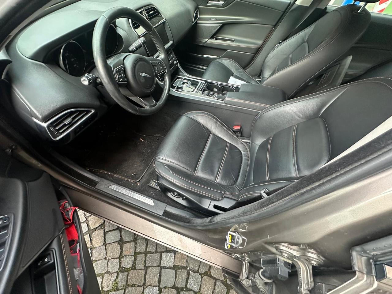 Jaguar XE 2.0 D Turbo 180 CV AWD aut. Prestige