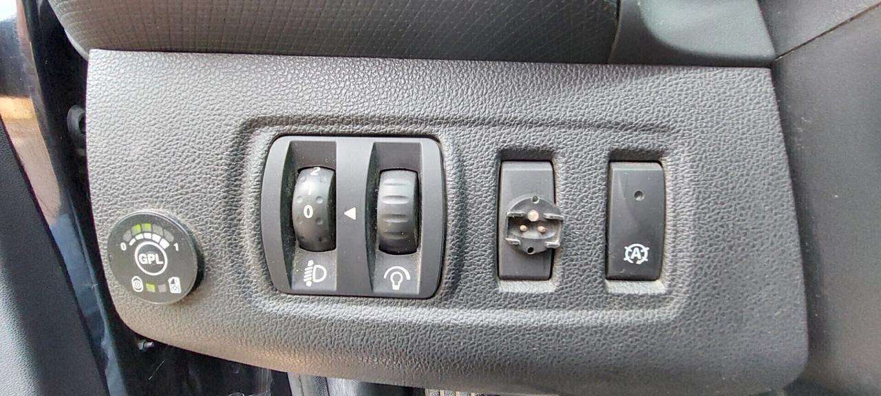 CLIO TCE 900 BENZINA/GPL DI SERIE 90 CV NAVIGATORE TELEFONO SENSORI FULL FULL IMPECCABILE