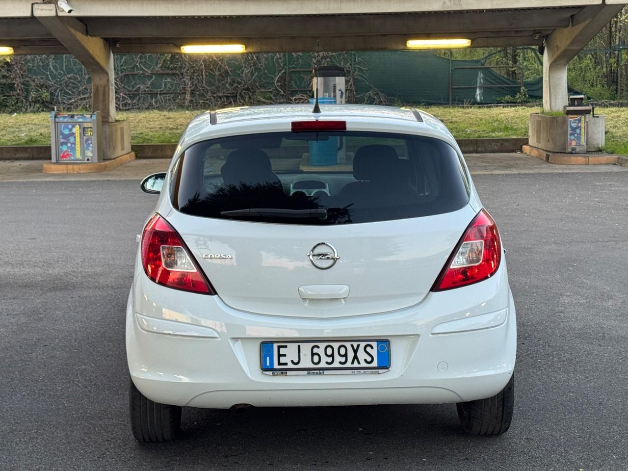 Opel Corsa 1.2 5 porte Cosmo