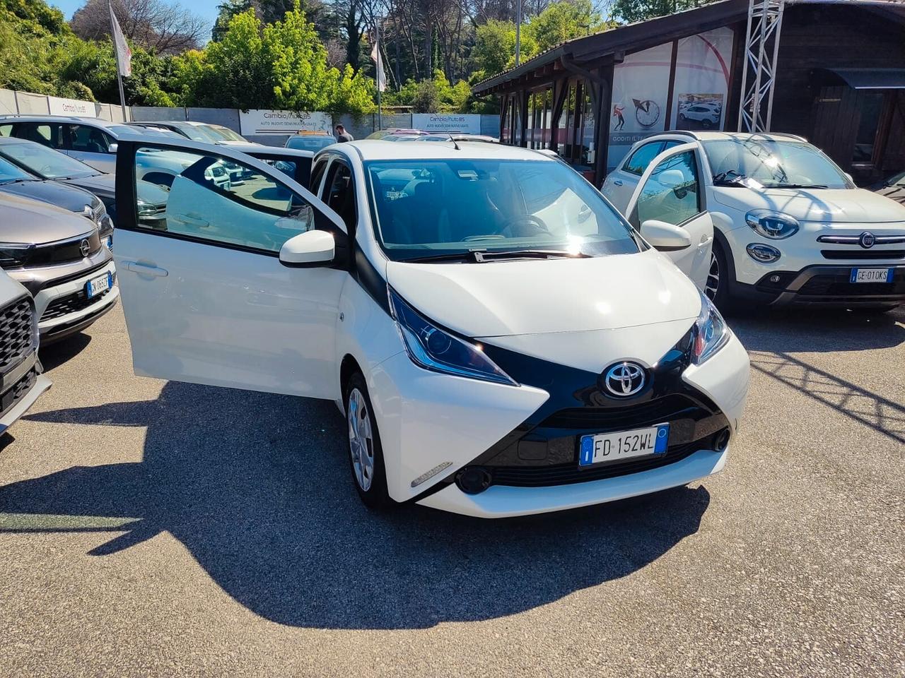 Toyota Aygo 1.0 VVT-i 69 CV 5 porte x-clusiv