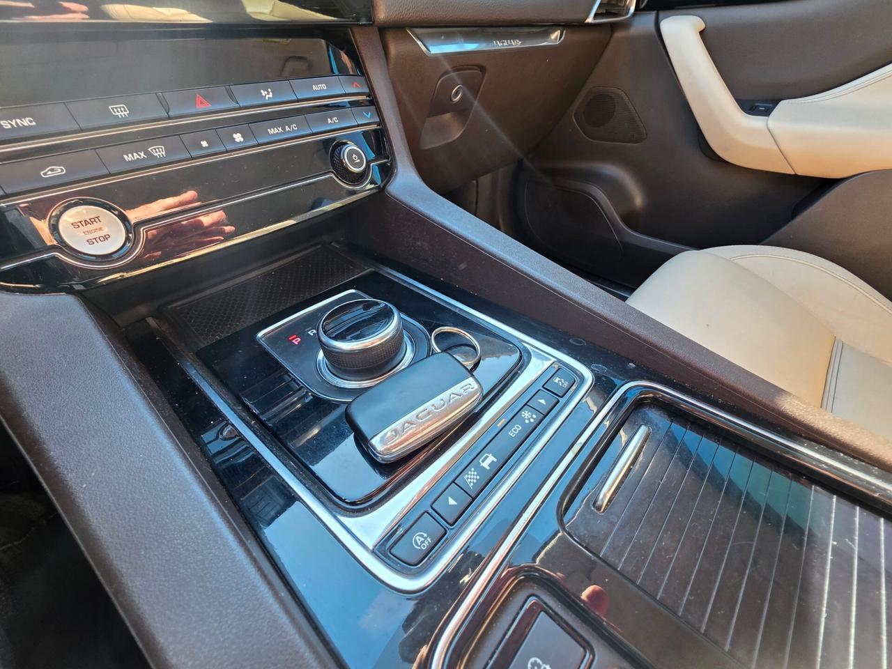 Jaguar F-Pace 2.0 D 180 CV AWD aut. Portfolio