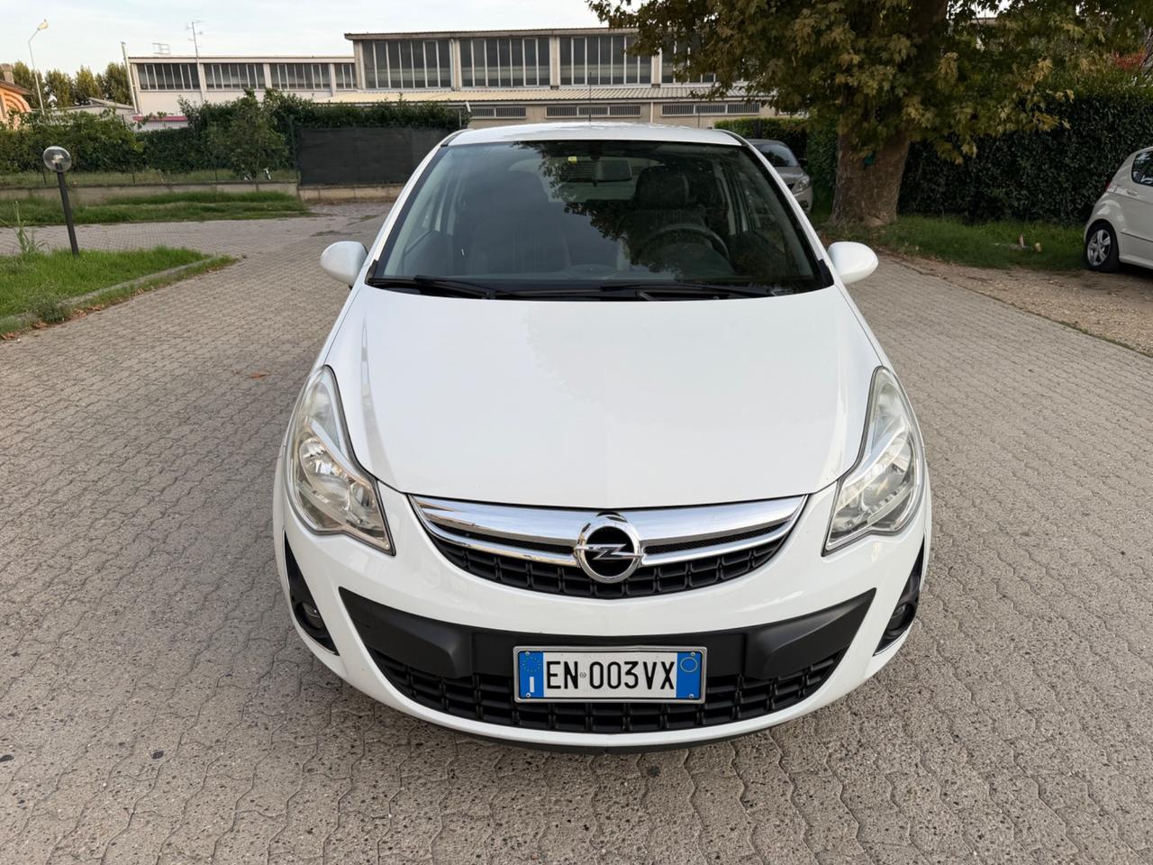 Opel Corsa 1.2 benzina gpl 2012