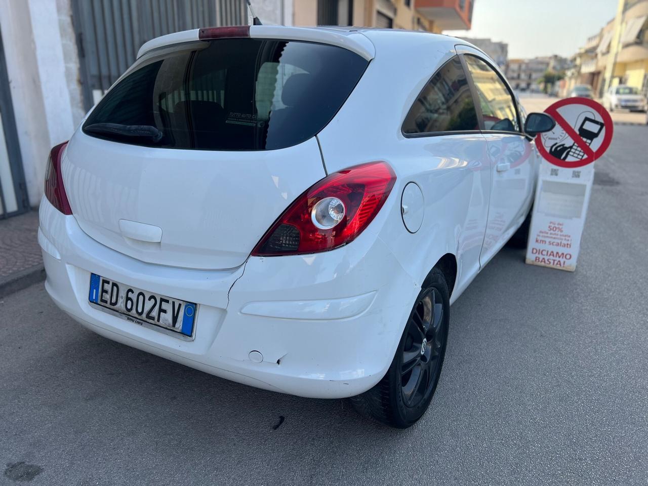 Opel corsa 1.2 Benzina 2011