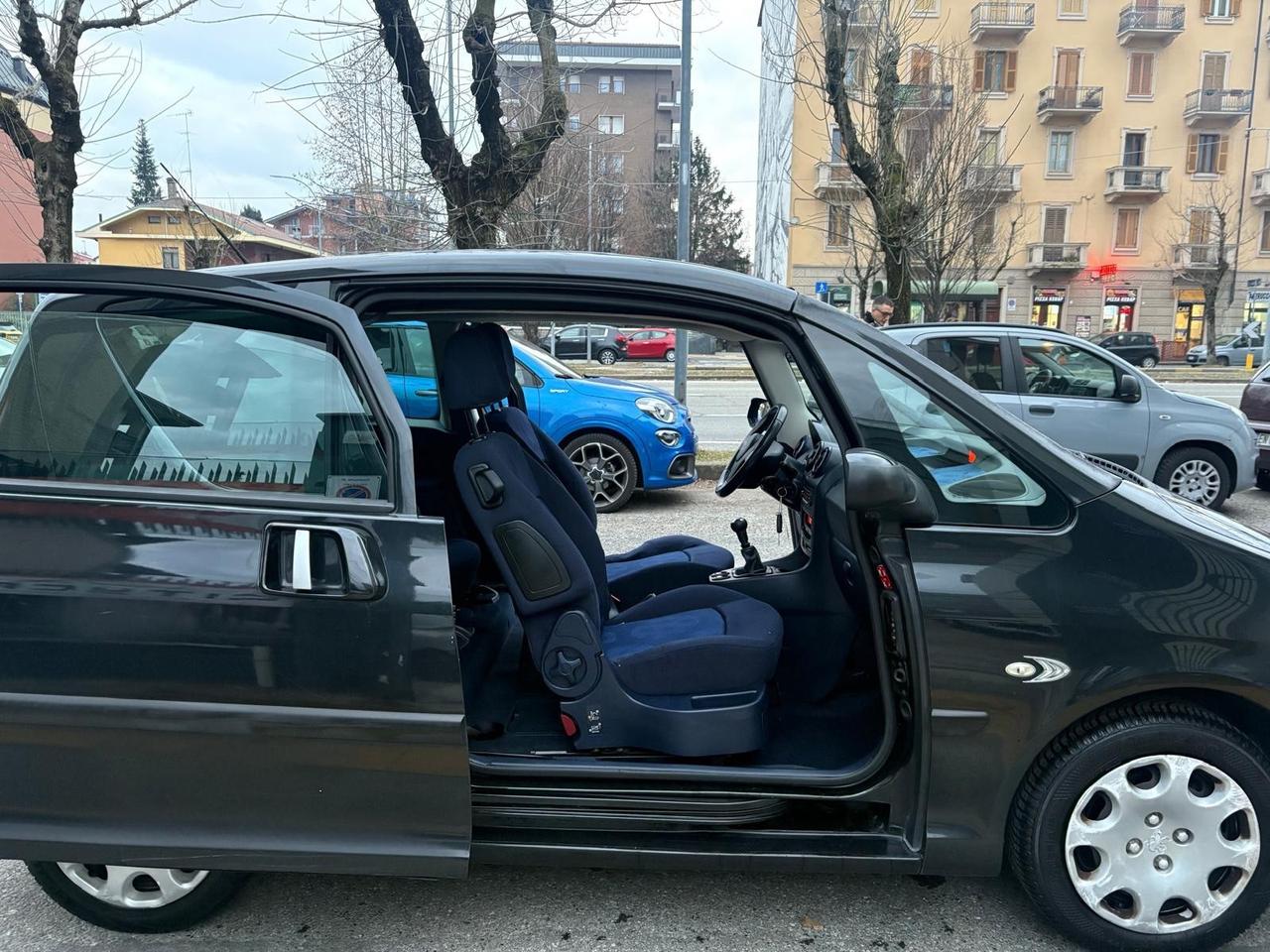 Peugeot 1007 Happy 1.4 75 cv GPL