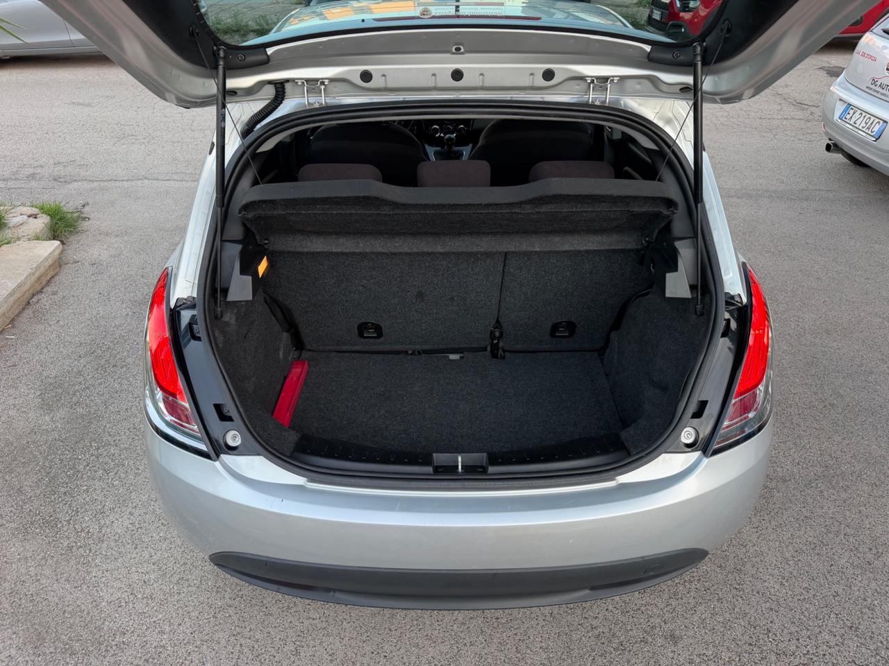 Lancia Ypsilon 1.2 benzina 69 cv 2011 105.000 km